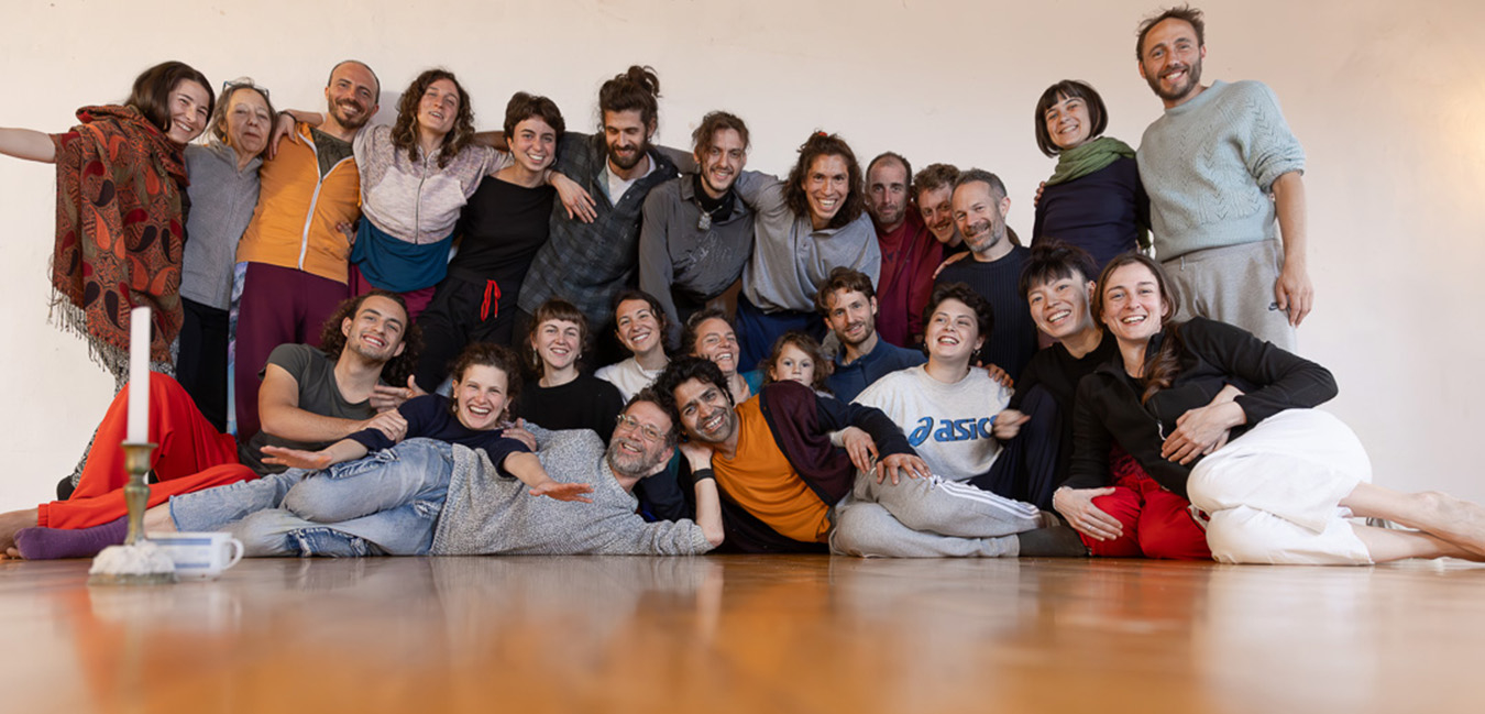 Participants to Contact Improvisation Workshop posing for a picture.